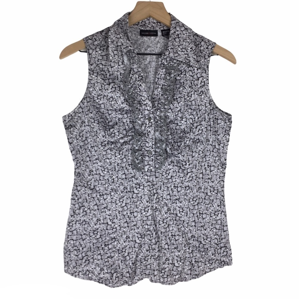 NEW YORK & CO Top Blouse Ruffle Tuxedo Neck Sleeveless Structured Stretch Medium